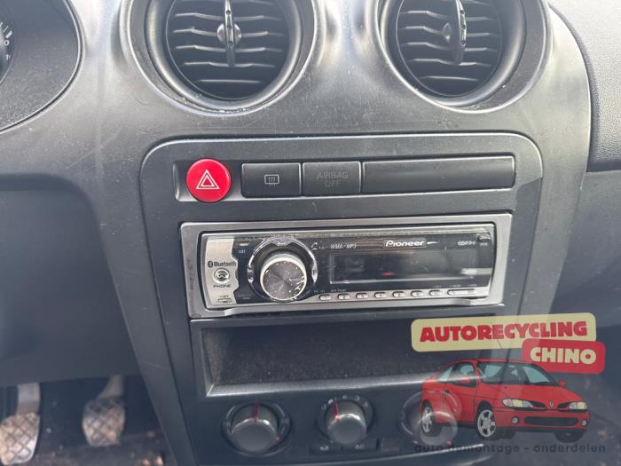 Seat Ibiza III 1.4 16V 75 Skrotfordon (2003, GRIJS)