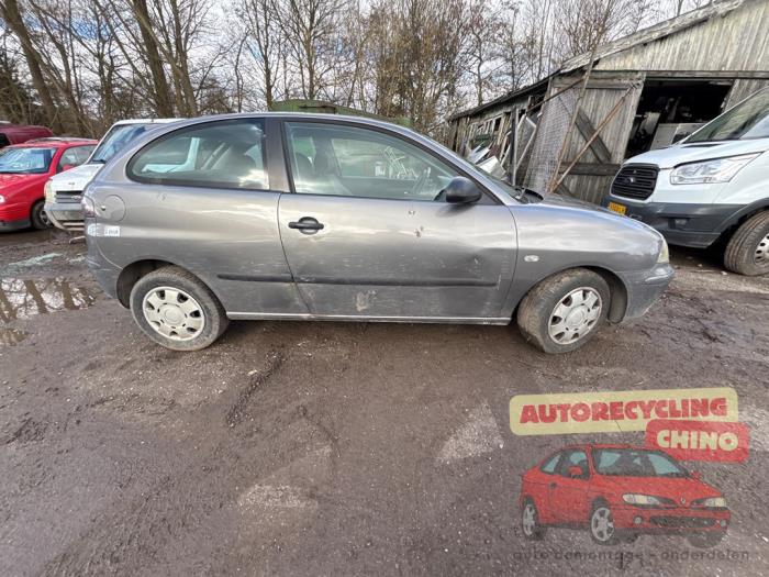 Seat Ibiza III 1.4 16V 75 Skrotfordon (2003, GRIJS)