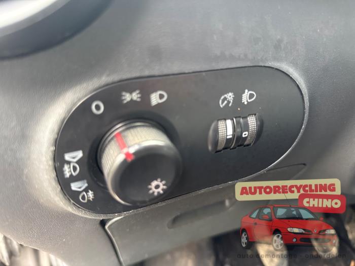 Seat Ibiza III 1.4 16V 75 Skrotfordon (2003, GRIJS)