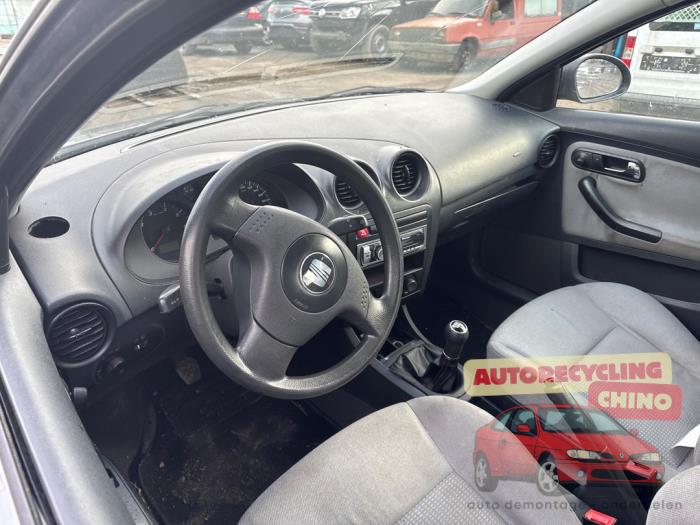 Seat Ibiza III 1.4 16V 75 Skrotfordon (2003, GRIJS)