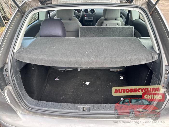 Seat Ibiza III 1.4 16V 75 Skrotfordon (2003, GRIJS)