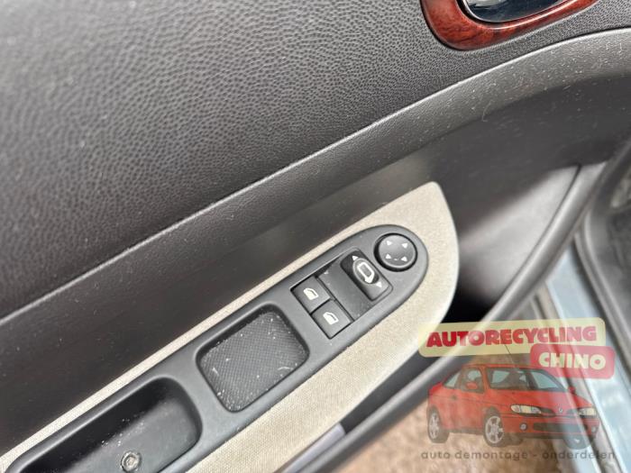 Peugeot 307 1.6 16V Épave (2006, Gris)