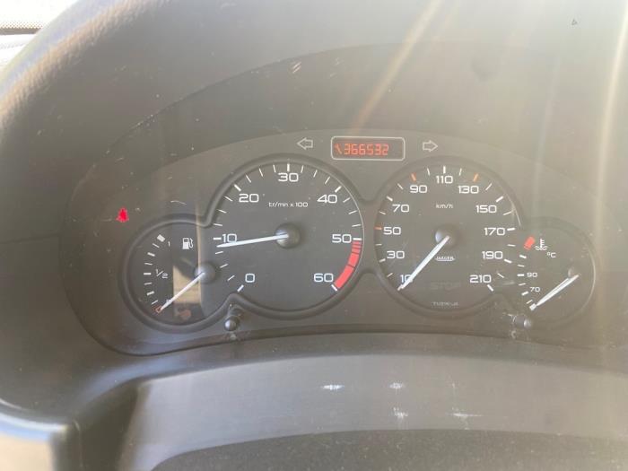 Peugeot Partner 2.0 HDI Salvage vehicle (2004)