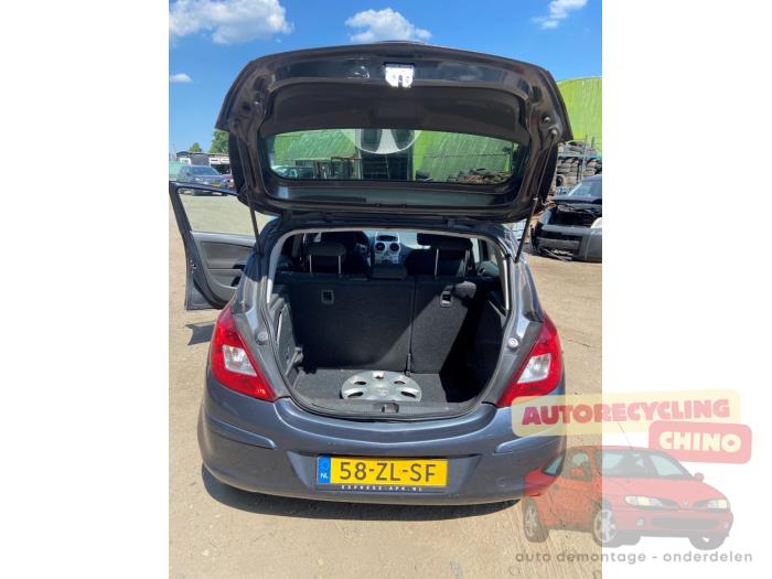 Opel Corsa D 1.4 16V Twinport Skrotfordon (2008, GRIJS)