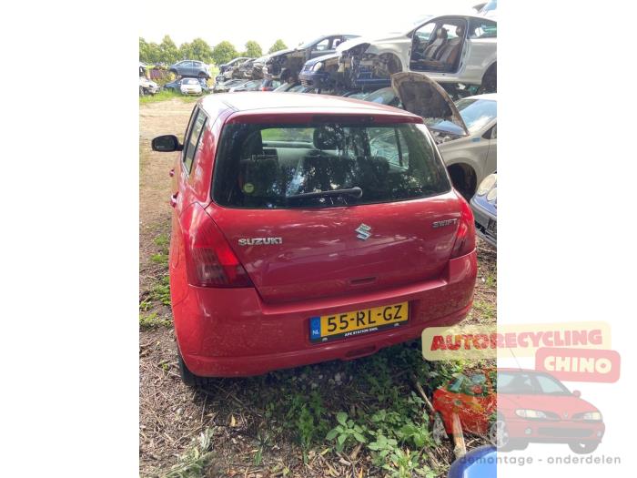 Suzuki Swift 1.3 VVT 16V Épave (2005, Rouge)
