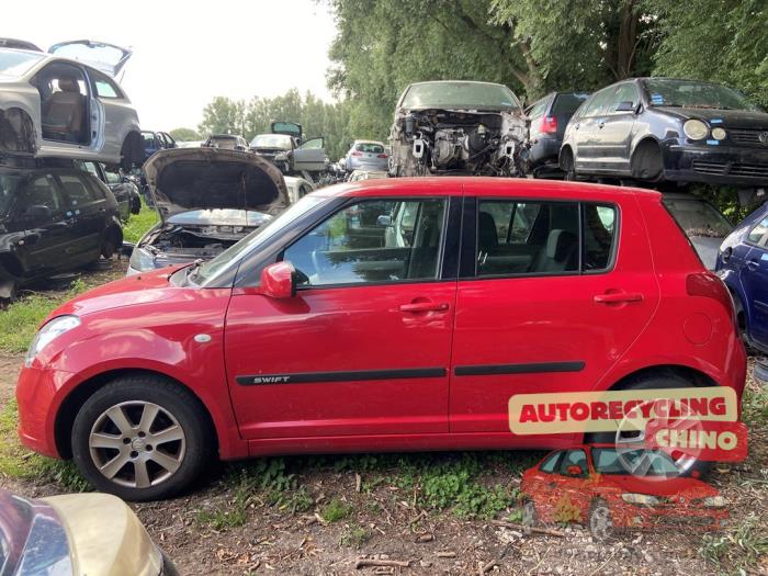 Suzuki Swift 1.3 VVT 16V Épave (2005, Rouge)