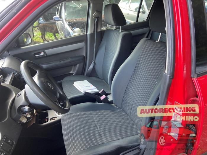 Suzuki Swift 1.3 VVT 16V Épave (2005, Rouge)