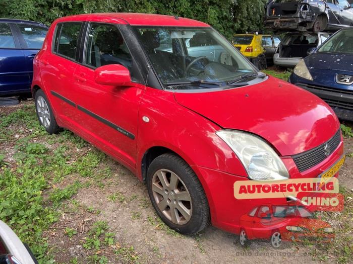 Suzuki Swift 1.3 VVT 16V Épave (2005, Rouge)