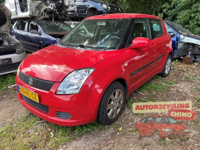 Suzuki Swift 1.3 VVT 16V Épave (2005, Rouge)
