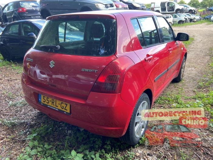 Suzuki Swift 1.3 VVT 16V Épave (2005, Rouge)