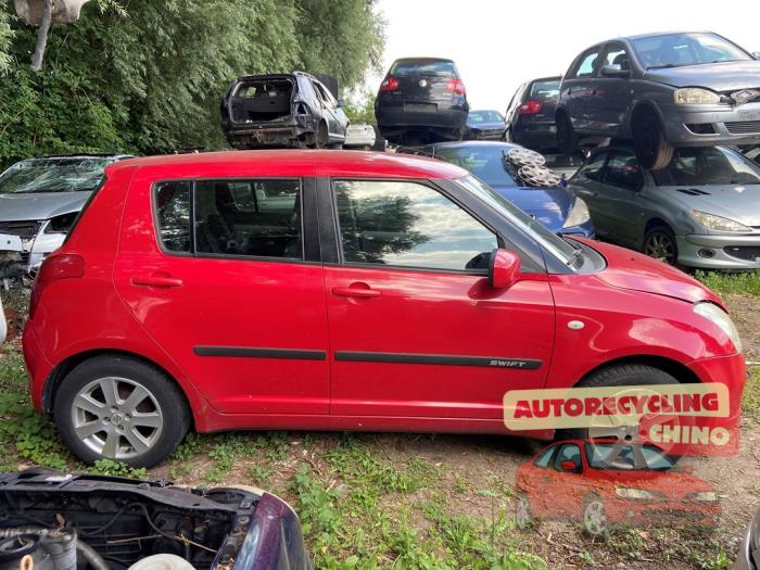 Suzuki Swift 1.3 VVT 16V Épave (2005, Rouge)