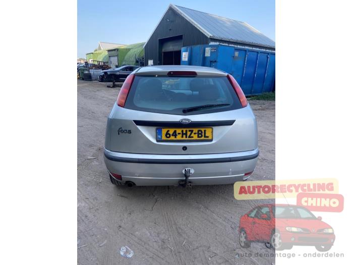 Ford Focus 1 1.6 16V Épave (2002, Gris)