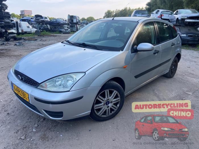 Ford Focus 1 1.6 16V Épave (2002, Gris)