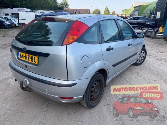Ford Focus 1 1.6 16V Épave (2002, Gris)