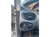 Ford Focus 1 1.6 16V Épave (2002, Gris)
