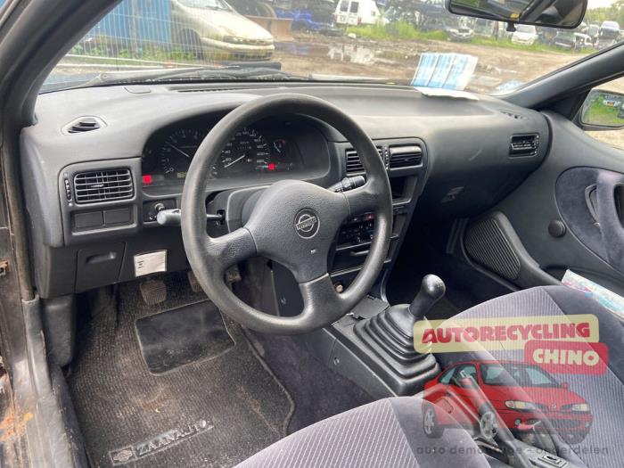 Nissan 100 NX 1.6 16V Schrottauto (1992, Schwarz)