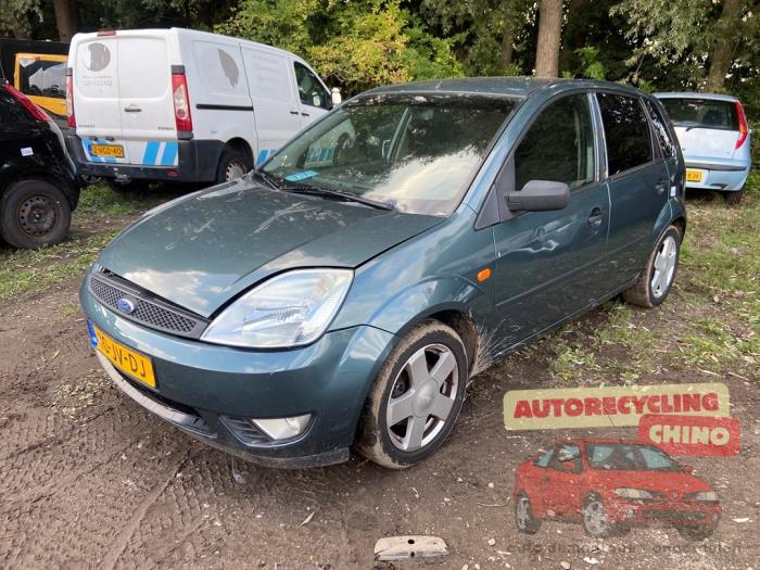 Ford Fiesta 5 1.4 16V Épave (2002, Vert)