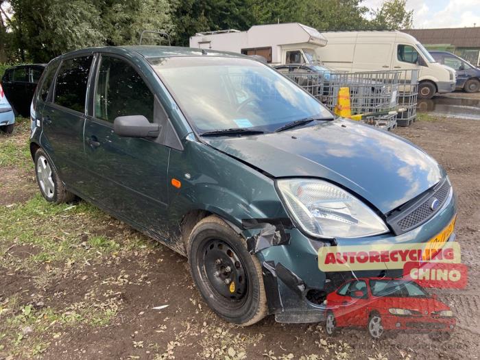 Ford Fiesta 5 1.4 16V Épave (2002, Vert)
