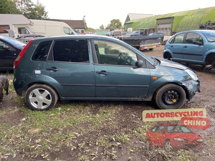 Ford Fiesta 5 1.4 16V Épave (2002, Vert)
