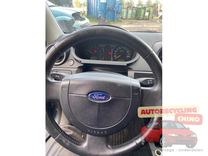 Ford Fiesta 5 1.4 16V Épave (2002, Vert)