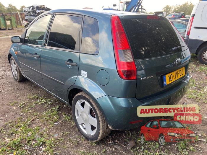 Ford Fiesta 5 1.4 16V Épave (2002, Vert)