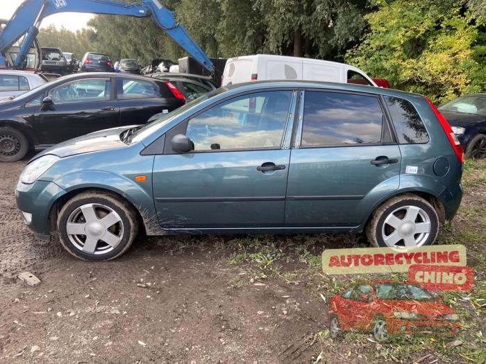 Ford Fiesta 5 1.4 16V Épave (2002, Vert)