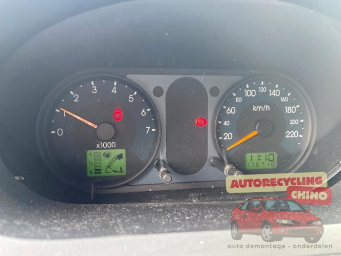 Ford Fiesta 5 1.4 16V Épave (2002, Vert)