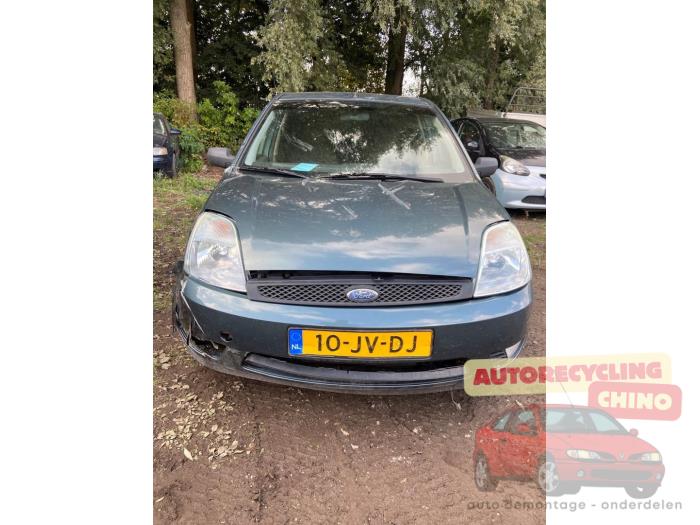 Ford Fiesta 5 1.4 16V Épave (2002, Vert)