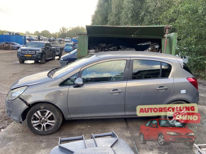 Opel Corsa D 1.3 CDTi 16V ecoFLEX Vehículo de desguace (2010, Marrón)