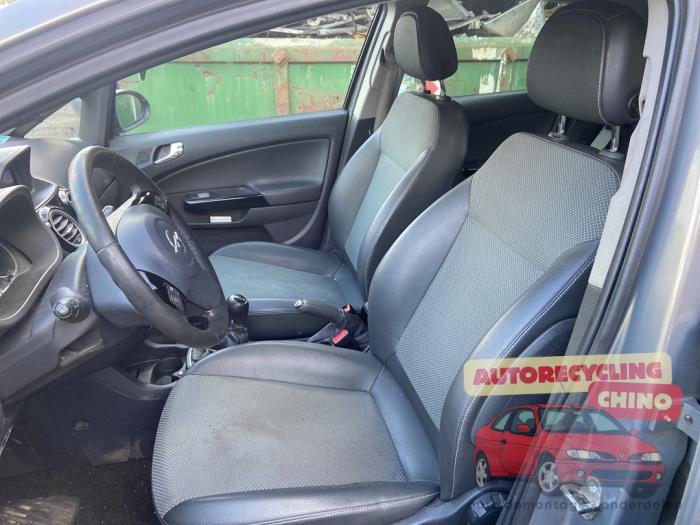 Opel Corsa D 1.3 CDTi 16V ecoFLEX Vehículo de desguace (2010, Marrón)