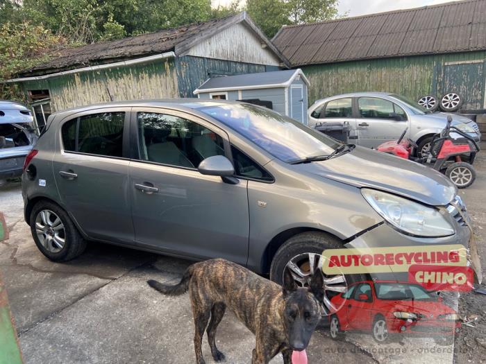 Opel Corsa D 1.3 CDTi 16V ecoFLEX Vehículo de desguace (2010, Marrón)