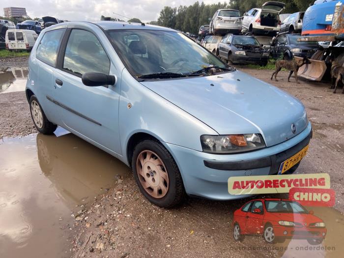 Fiat Punto II 1.2 16V Vehículo de desguace (2001, Azul)