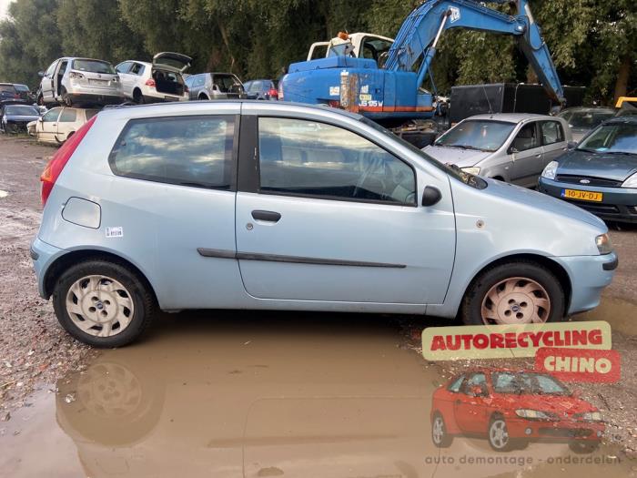 Fiat Punto II 1.2 16V Vehículo de desguace (2001, Azul)