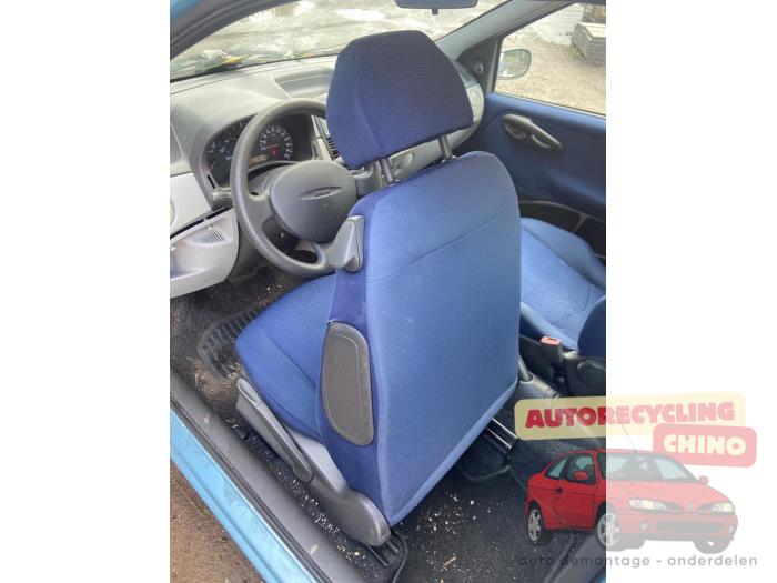 Fiat Punto II 1.2 16V Vehículo de desguace (2001, Azul)