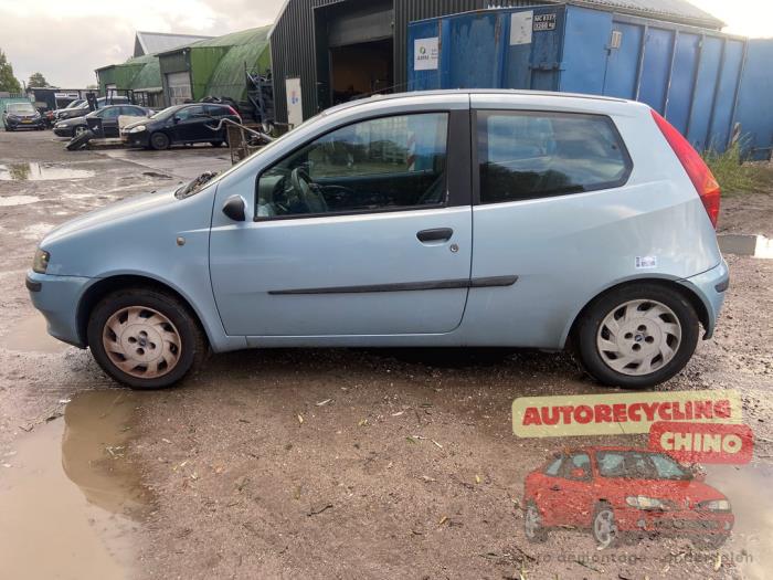 Fiat Punto II 1.2 16V Vehículo de desguace (2001, Azul)