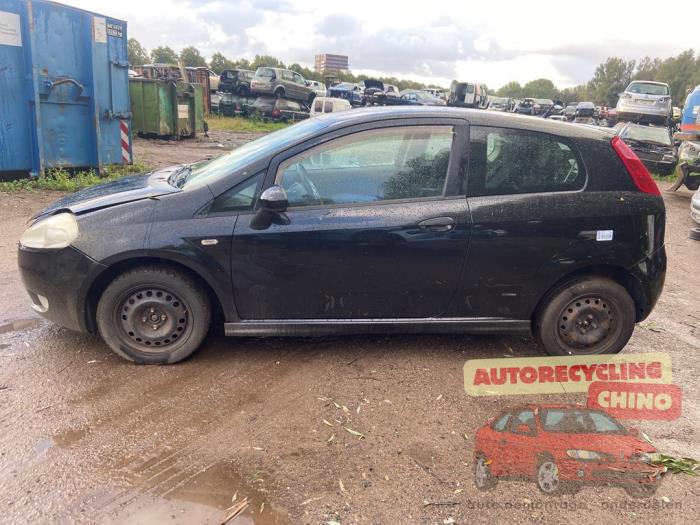 Fiat Grande Punto 1.4 Schrottauto (2006, Schwarz)