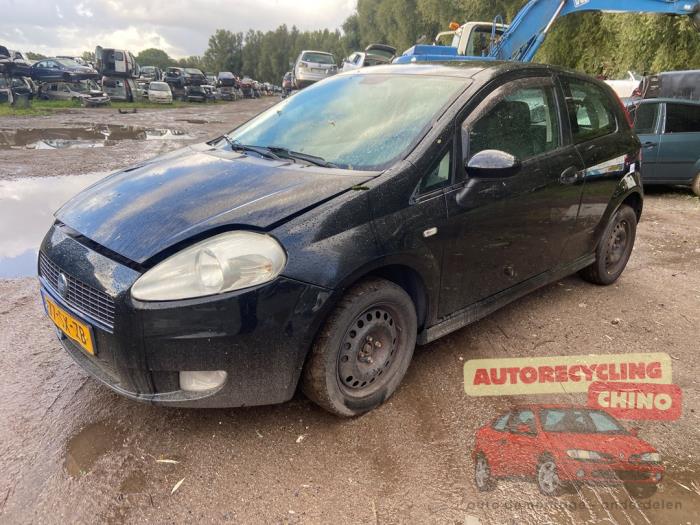 Fiat Grande Punto 1.4 Schrottauto (2006, Schwarz)