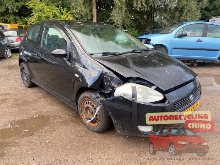 Fiat Grande Punto 1.4 Schrottauto (2006, Schwarz)