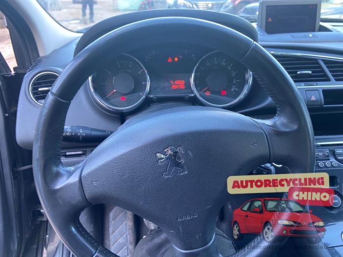 Peugeot 3008 I 1.6 16V THP 155 Schrottauto (2011, Grau)