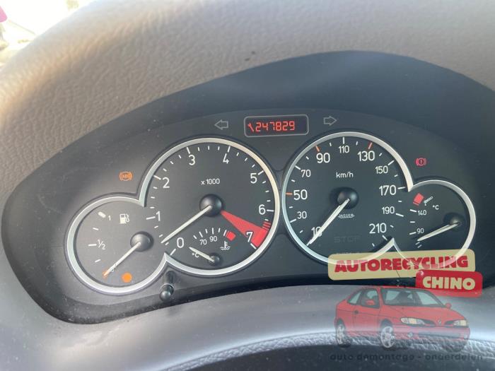 Peugeot 206 1.4 16V Samochód złomowany (2004, Szary)