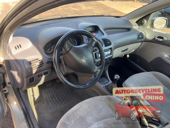 Peugeot 206 1.4 16V Samochód złomowany (2004, Szary)