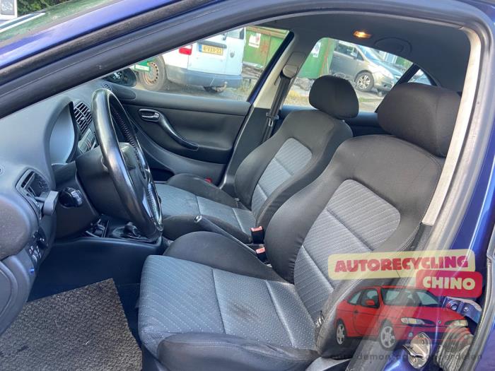 Seat Leon 1.6 16V Samochód złomowany (2004, Niebieski)