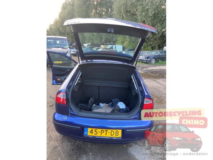 Seat Leon 1.6 16V Samochód złomowany (2004, Niebieski)