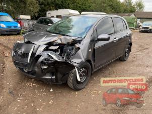 Toyota Yaris II 1.33 16V Dual VVT-I  (Skrot)