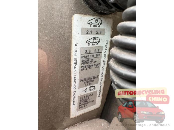 Citroen C5 III Berline 1.6 16V THP 155 Épave (2010, Beige)