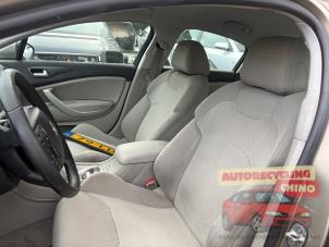 Citroen C5 III Berline 1.6 16V THP 155 Épave (2010, Beige)