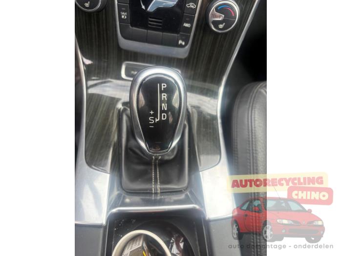 Volvo V60 I 2.4 D6 20V Plug-in Hybrid AWD Schrottauto (2013, Grau)