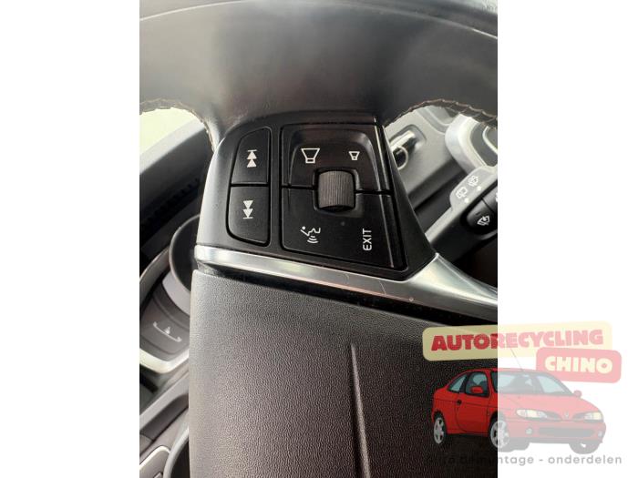 Volvo V60 I 2.4 D6 20V Plug-in Hybrid AWD Schrottauto (2013, Grau)