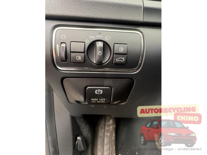 Volvo V60 I 2.4 D6 20V Plug-in Hybrid AWD Schrottauto (2013, Grau)