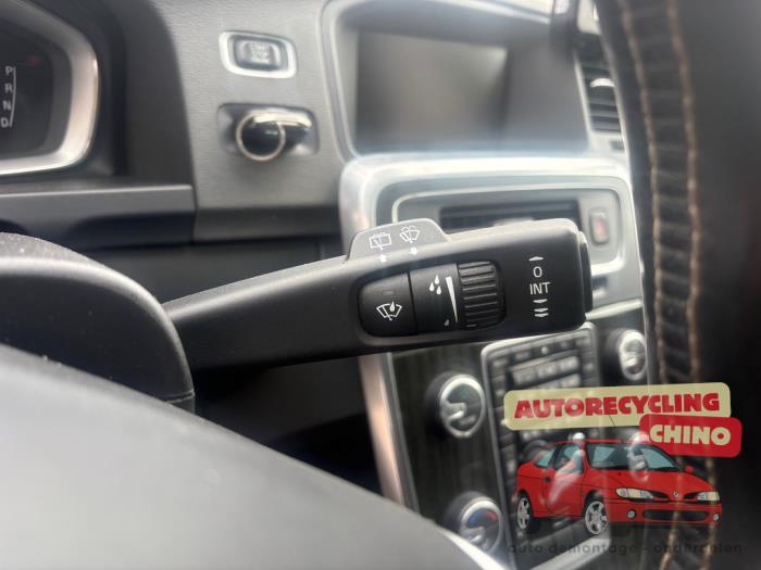 Volvo V60 I 2.4 D6 20V Plug-in Hybrid AWD Schrottauto (2013, Grau)